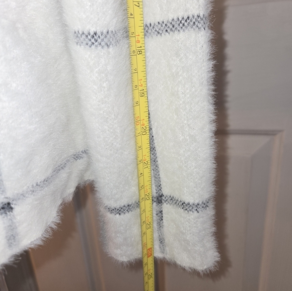 J. Jill White Chunky Plaid Cozy Women's Sweater With Detachable Scarf - Picture 5 of 7